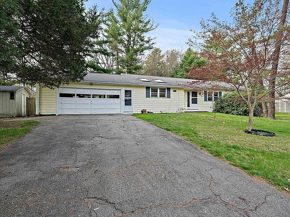 3rd image of 2 Briarwood Dr