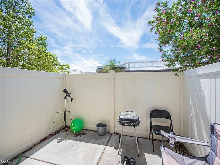 2715 Amazing Meadows Ave #1182 — Photo 38