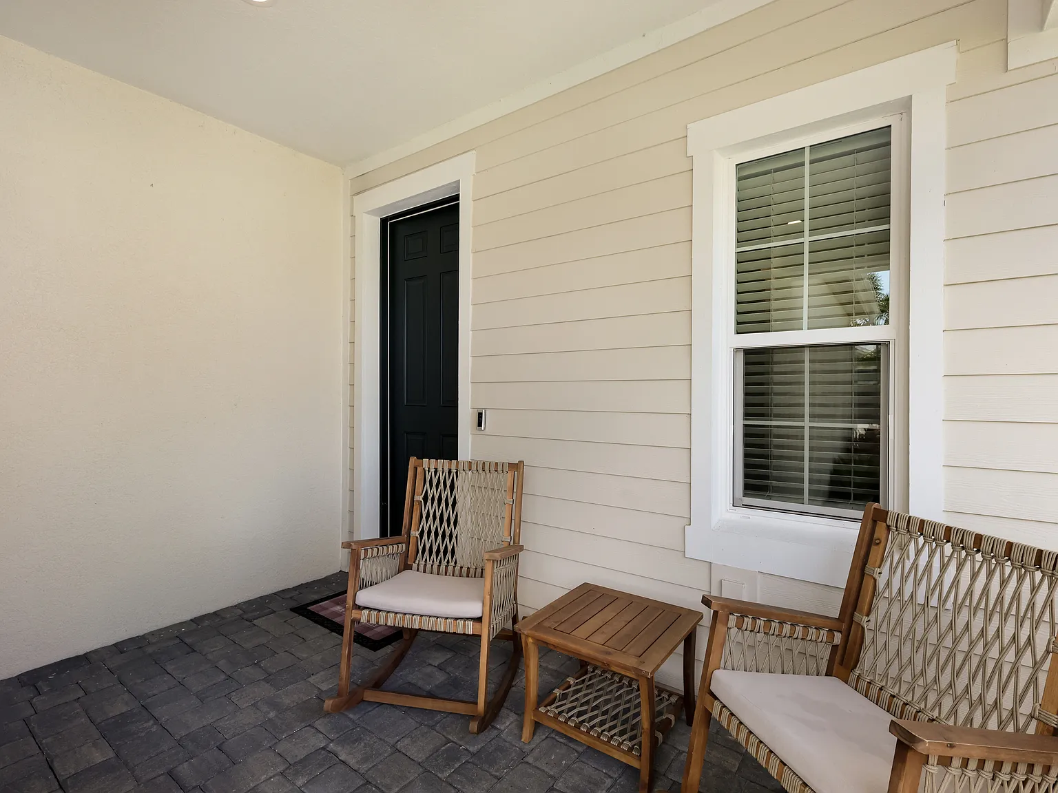 3 bed, 2.5 bath, 2016 sqft, $6,500 — Photo 3
