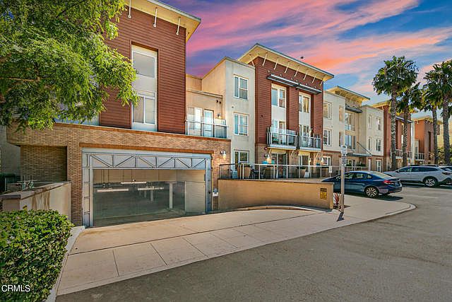 1st image of 1901 S Victoria Avenue #211