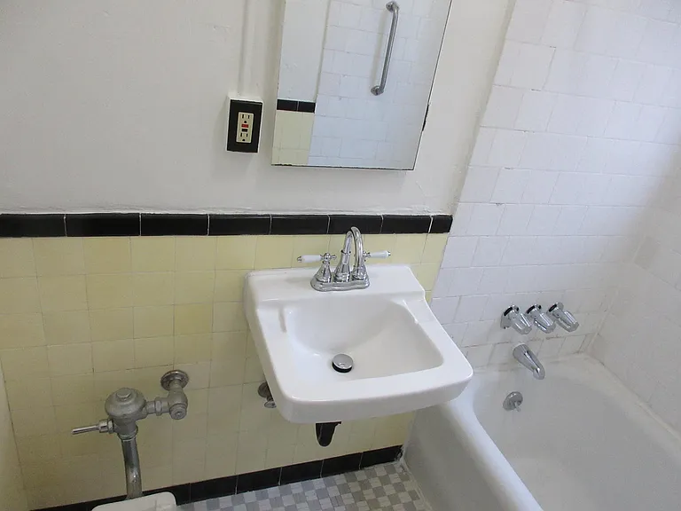 654 S Detroit St #306 — Photo 21