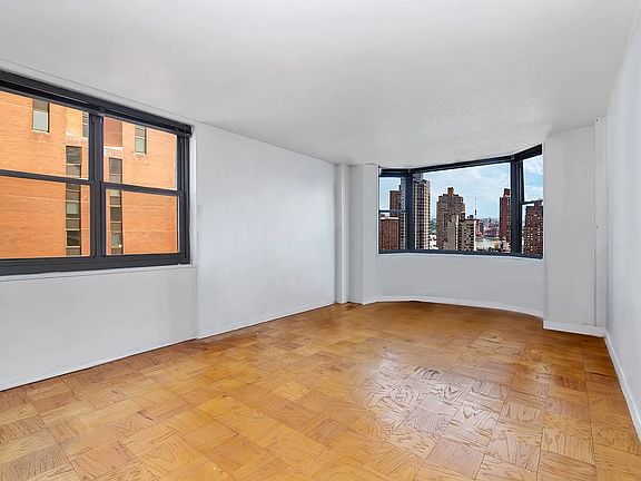 5th image of 200 E 90th St APT 22C