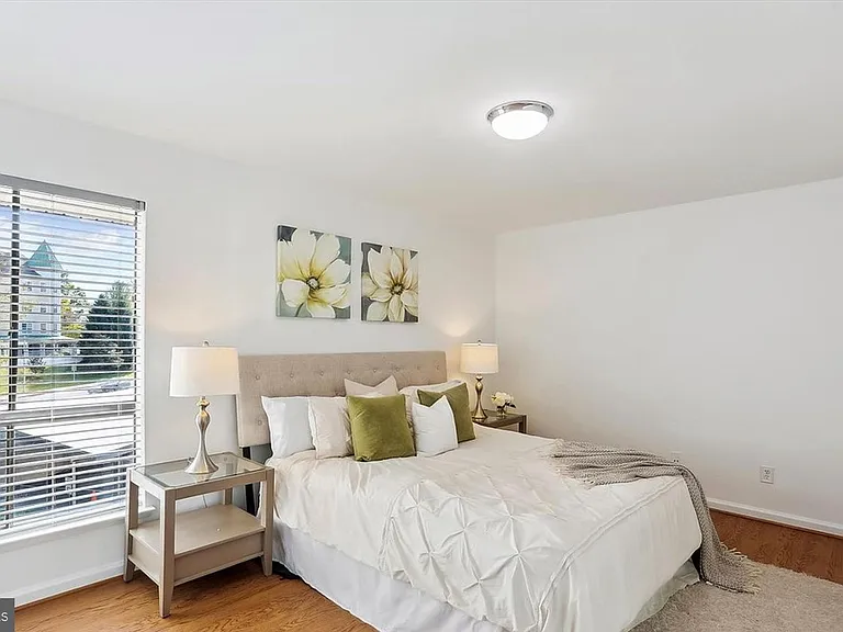 10 Monroe St #302 — Photo 18