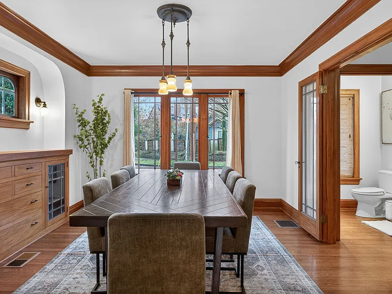 2028 NE Alameda Dr — Photo 40