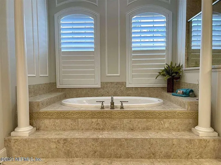 2456 Den St — Photo 13