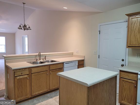 4th image of 304 Lenox Cir