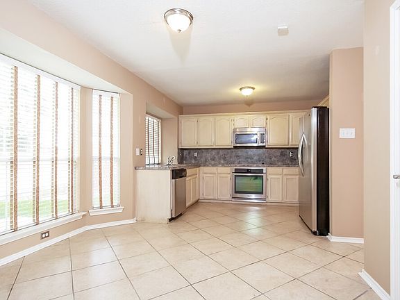 5th image of 3011 Renaissance Dr