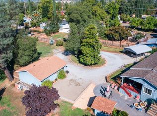 1523 Mistletoe Ln, Redding, CA 96002