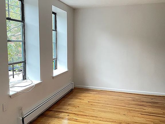 3rd image of 47 Clifton Pl APT 2