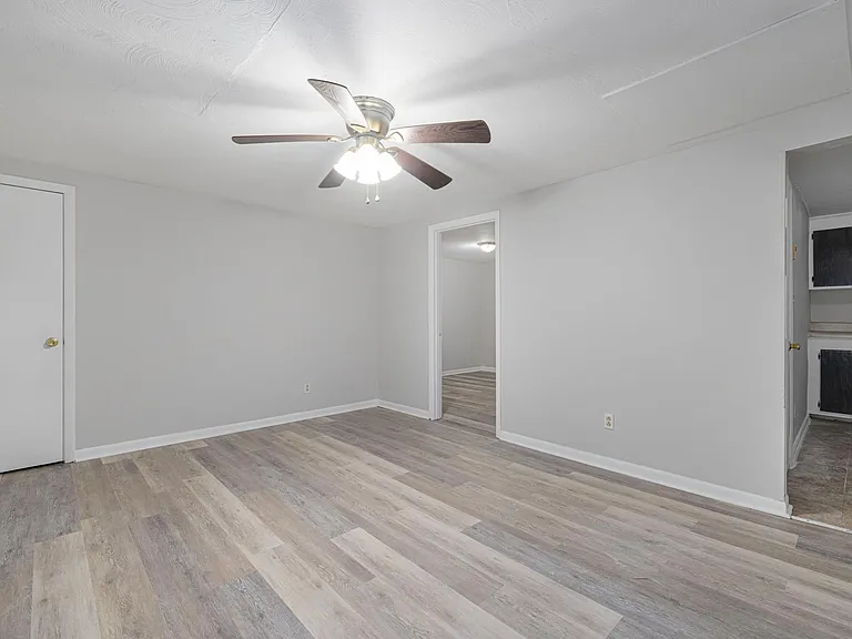 131 Captain Ave #4 — Photo 6