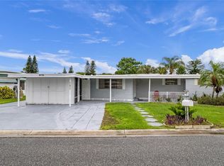 11533 Hickory Ln, Tavares, FL 32778