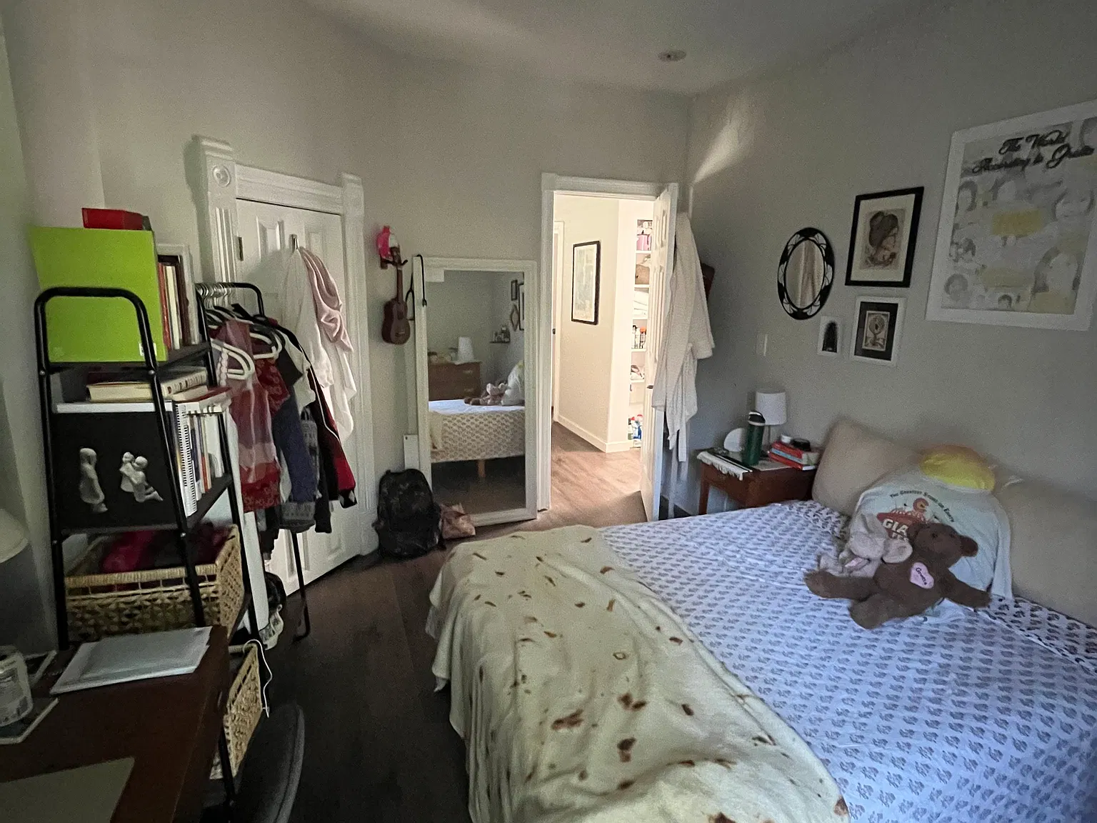 3 bed, 1.5 bath, 1200 sqft, $1,100 — Photo 1