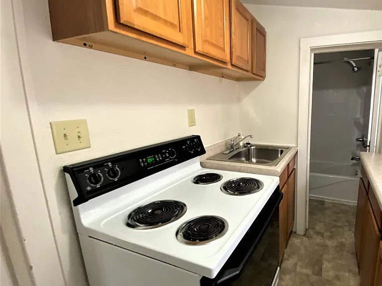 820 7th St S #5 — Photo 3