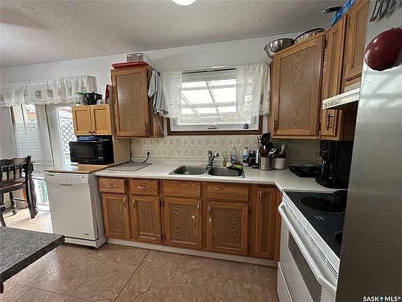 5th image of 10208 Ross Cres