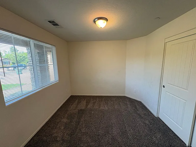2132 E Sweet Ave — Photo 9