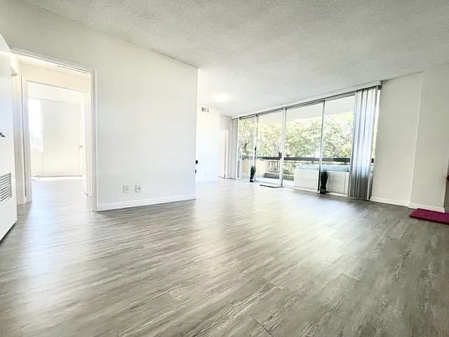 Occidental Towers Apartments — Photo 66