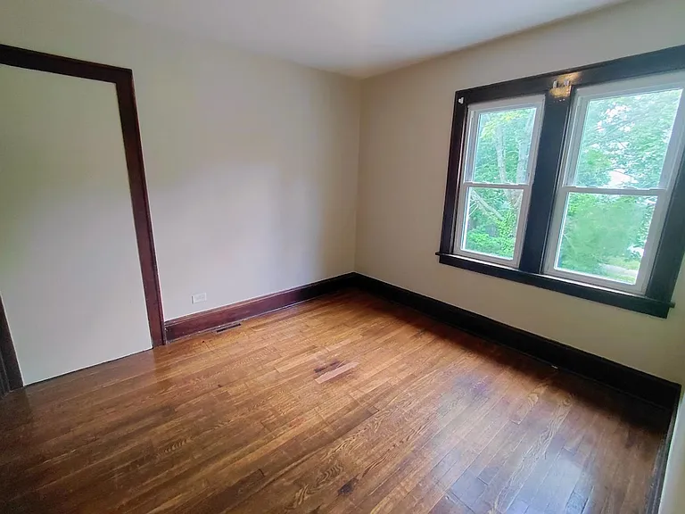 697 Crosby St — Photo 8