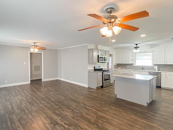 4th image of 413 W McNeese St