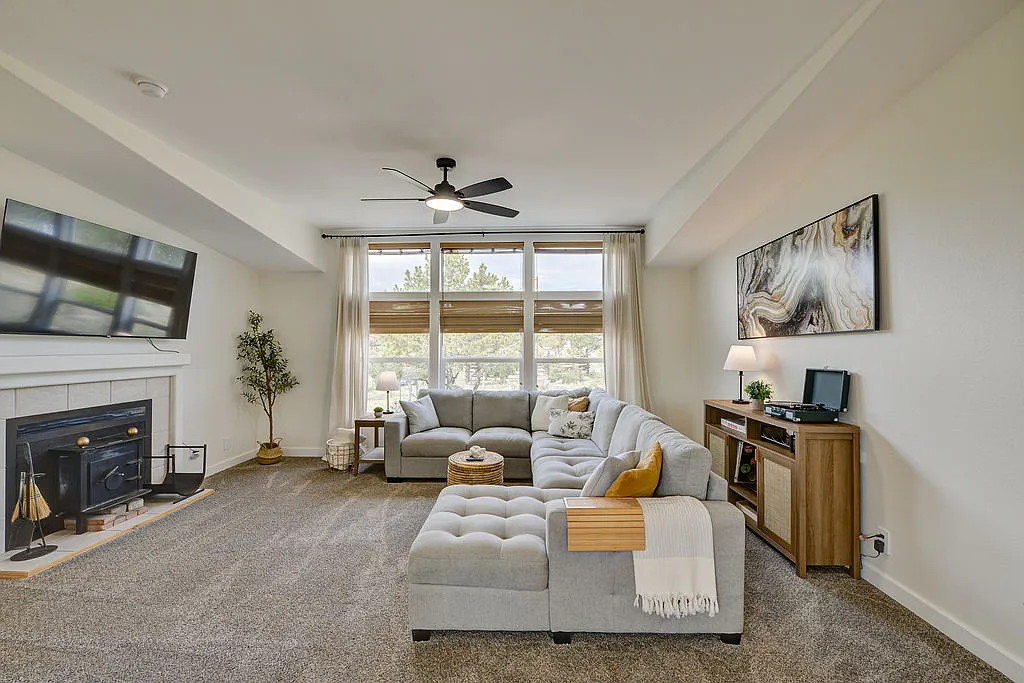 3 bed, 1456 sqft, $3,200 — Photo 2