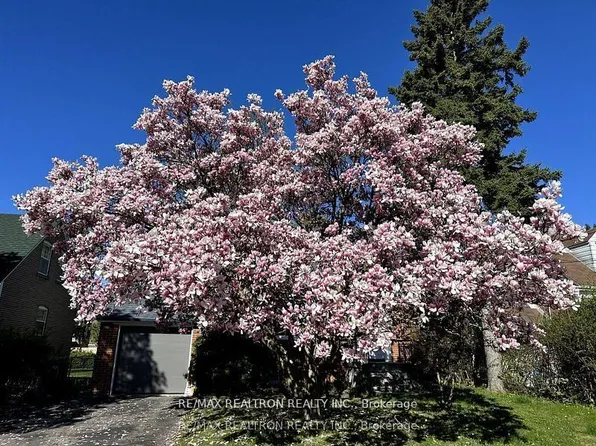 112 Lawrence Ave, Richmond Hill, ON L4C 1Z3