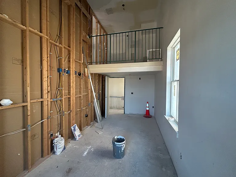 1031 E Monument St #7 — Photo 7