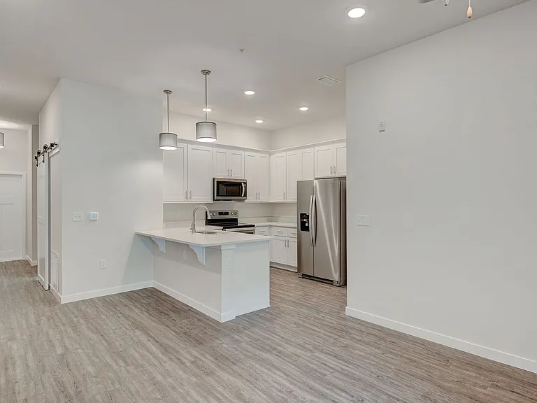 Metro 39 Apartments — Photo 12