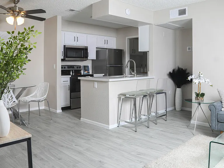 Gentrys Walk Apartments — Photo 4