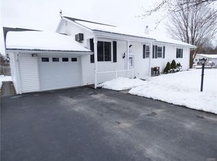 100 Pebblestone Dr, Chittenango, NY 13037