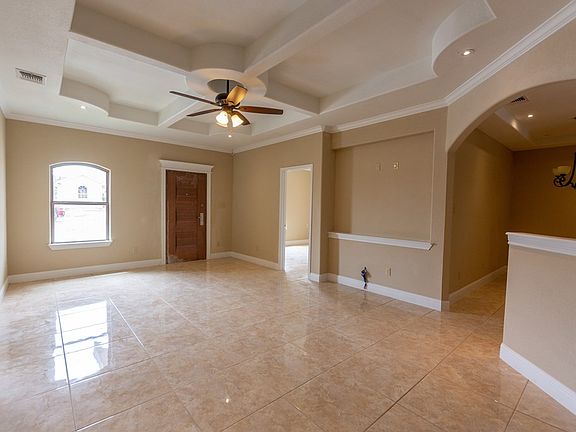 5th image of 215 Zaragoza St