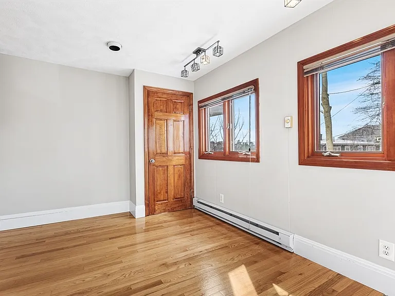1 Oak Grove Ct #1 — Photo 3