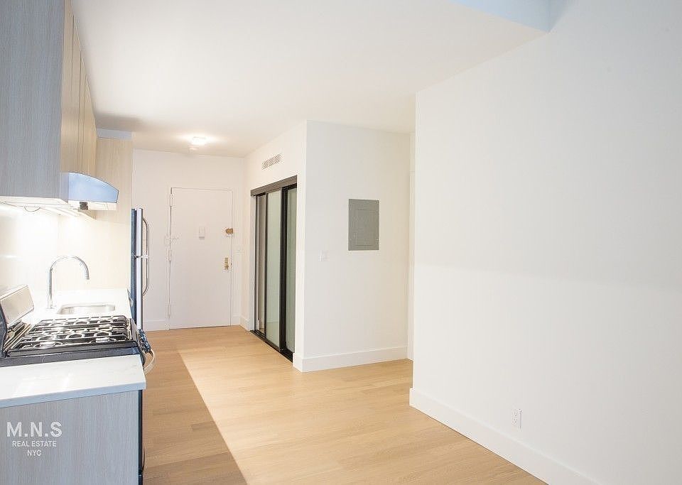 1st image of 31 E 31st St #B4c