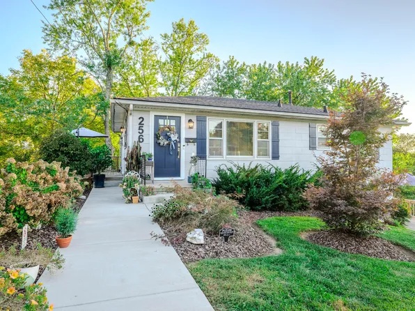 256 Queensway Dr, Frankfort, KY 40601
