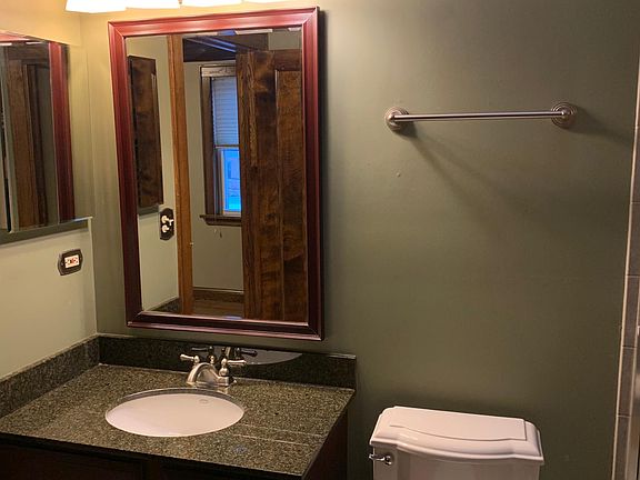 4th image of 934 Woodlawn Ave APT C