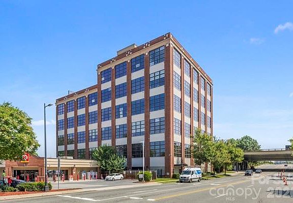 4th image of 715 N Graham St Suite 604