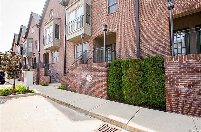 1st image of 33258 Slocum Dr #1