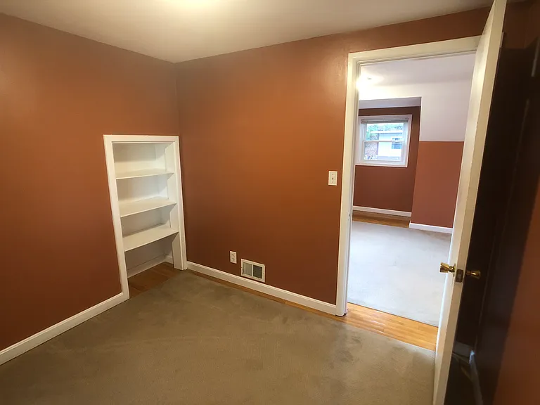 36 Rivermount Ter #B — Photo 8