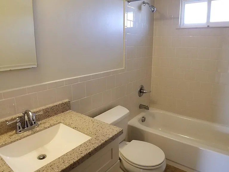 Embassy Square Apartments — Photo 92