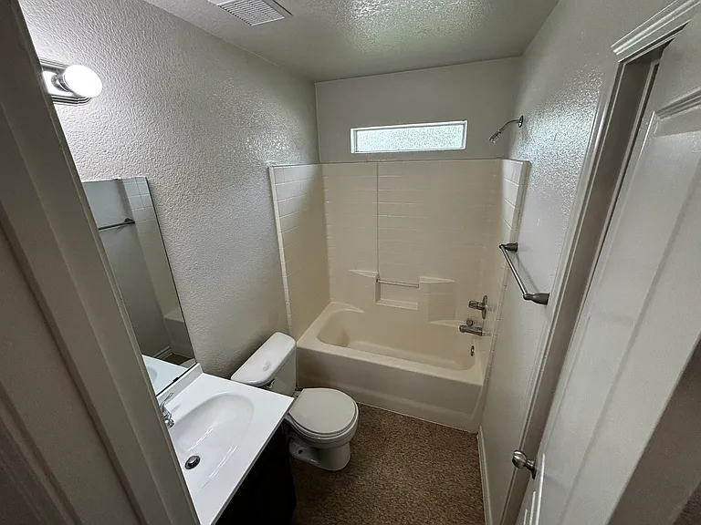 501 Henderson St — Photo 5