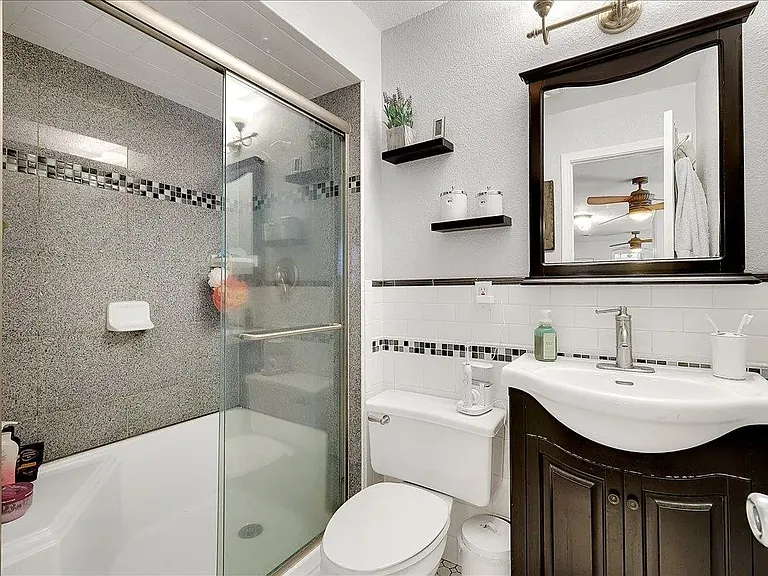 37052A Poplar St — Photo 8