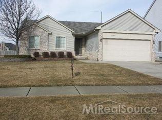 52253 Hawthorne Dr, Chesterfield, MI 48047