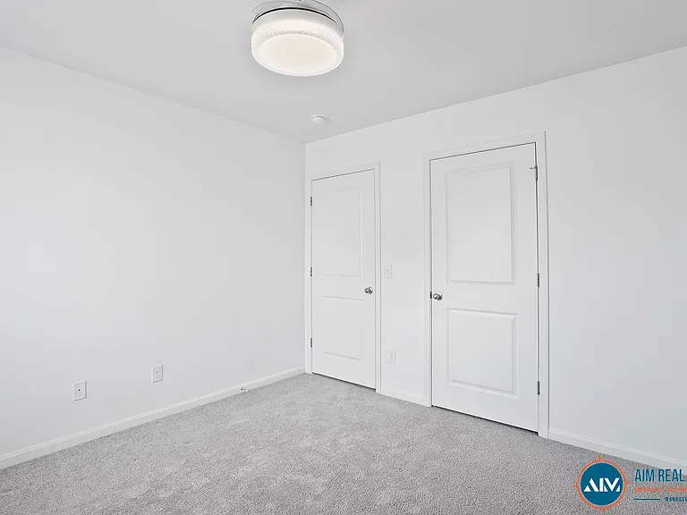 127 Auditorium Rd — Photo 37