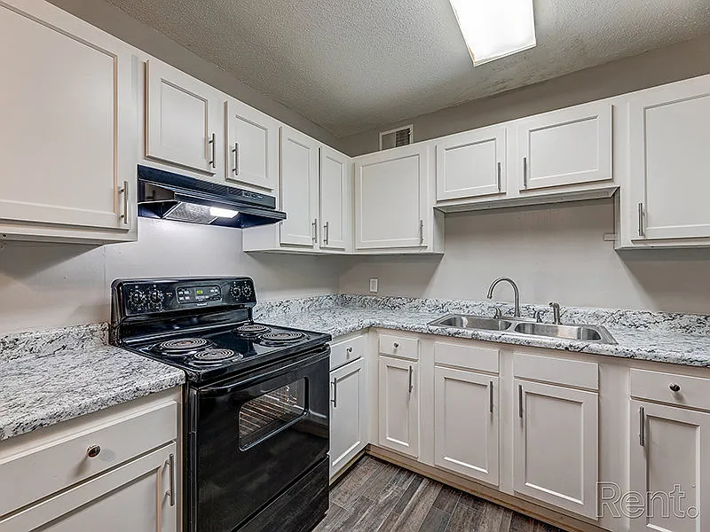 River Ridge Apartments — Photo 1