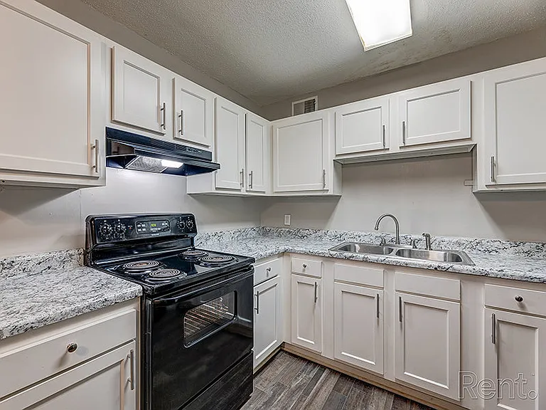 River Ridge Apartments — Photo 1