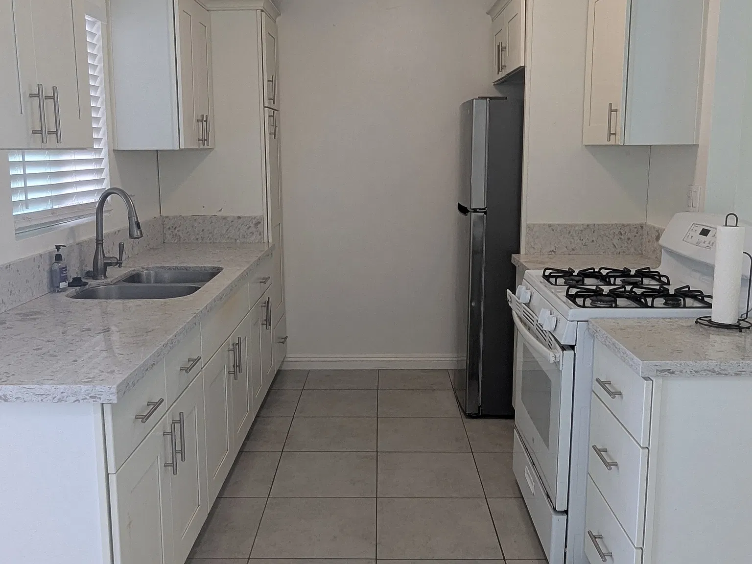 2 bed, 900 sqft, $3,000 — Photo 4
