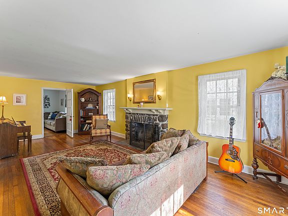 3rd image of 90 Toilsome Hill Road