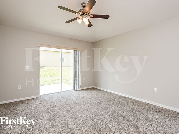 4th image of 926 Killarney Ln