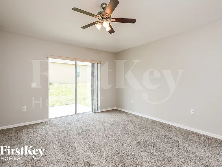 926 Killarney Ln — Photo 4