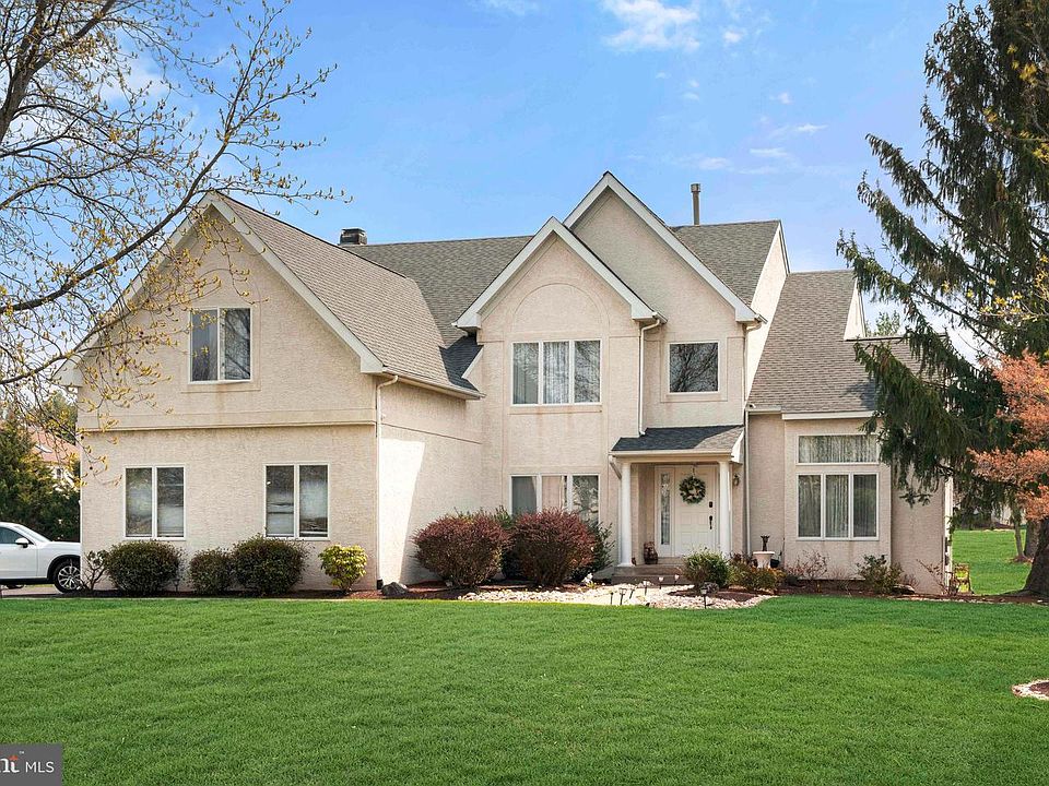 1st image of 18 Dartmouth Ln