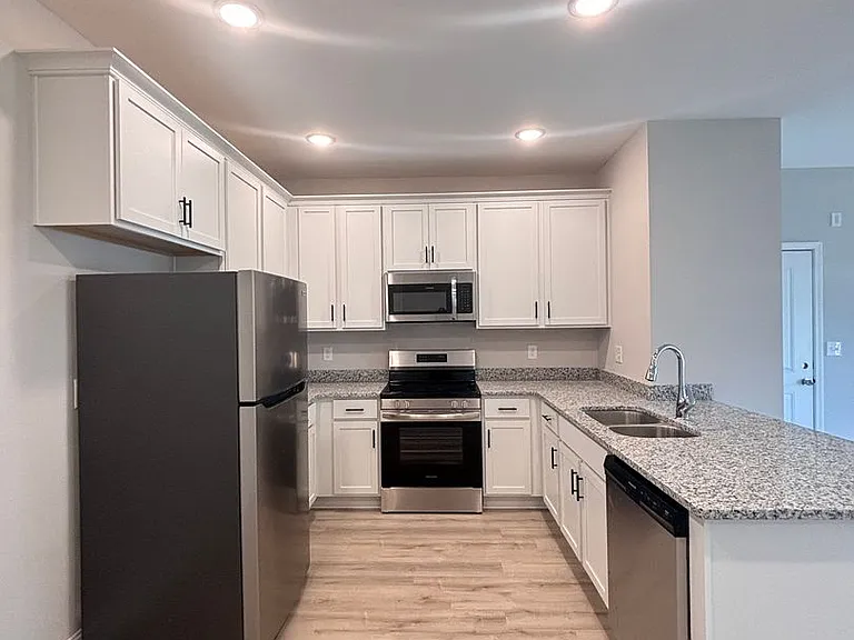 302 Hillview Mills Blvd — Photo 3