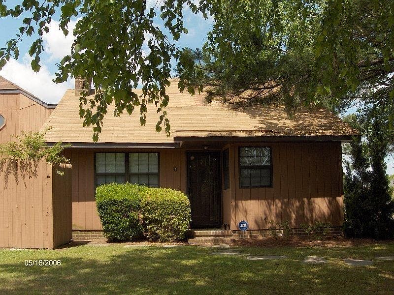 1st image of 200 Rollins Dr APT 10